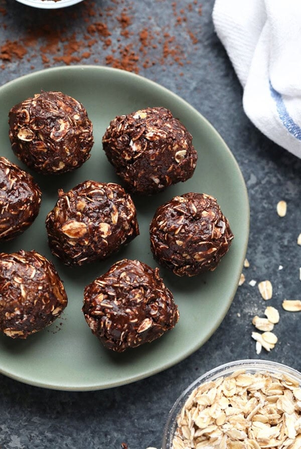 In under 10 minutes, you can have these cocoa and peanut butter oat balls ready to go for your weekly snack. Best part? There are no dates or food processors involved!