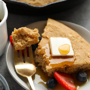 This scrumptious applesauce skillet pancake cake has all of your favorite things about the classic healthy pancake, minus that darn pancake flip. Aside from being easy to make, this breakfast skillet pancake cake gives you a satisfying and healthy meal to start off your day with.