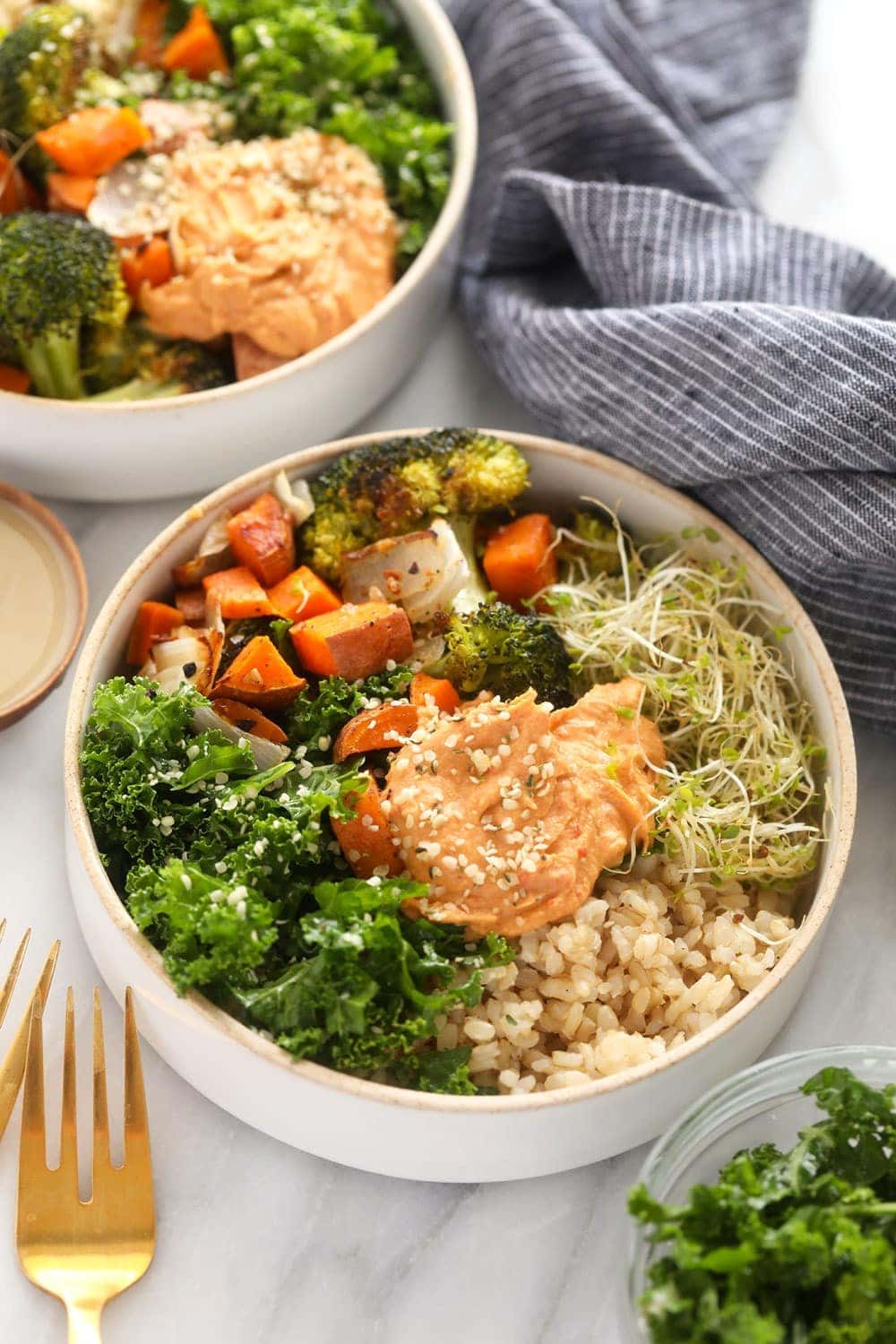 vegetarian brown rice bowl ready to be served