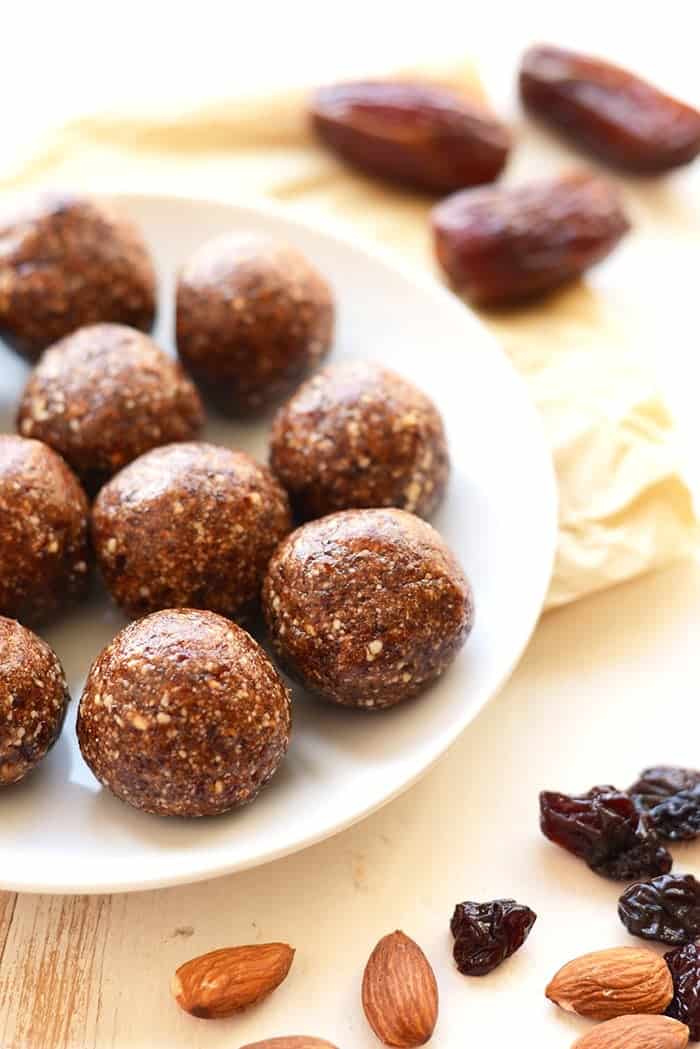 All you need are 5 whole ingredients to make these delicious Cherry Pie Energy Balls. They're the perfect snack and they taste just like cherry pie!