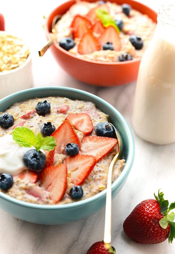 strawberries and cream oatmeal with toppings