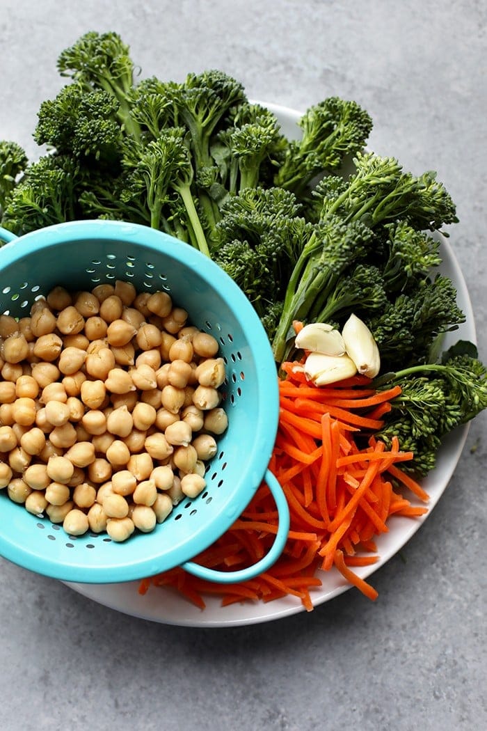 These Vegetarian Kung Pao Quinoa Bowls are the perfect meal prep recipe to make so you can enjoy a healthy lunch or dinner the entire week!