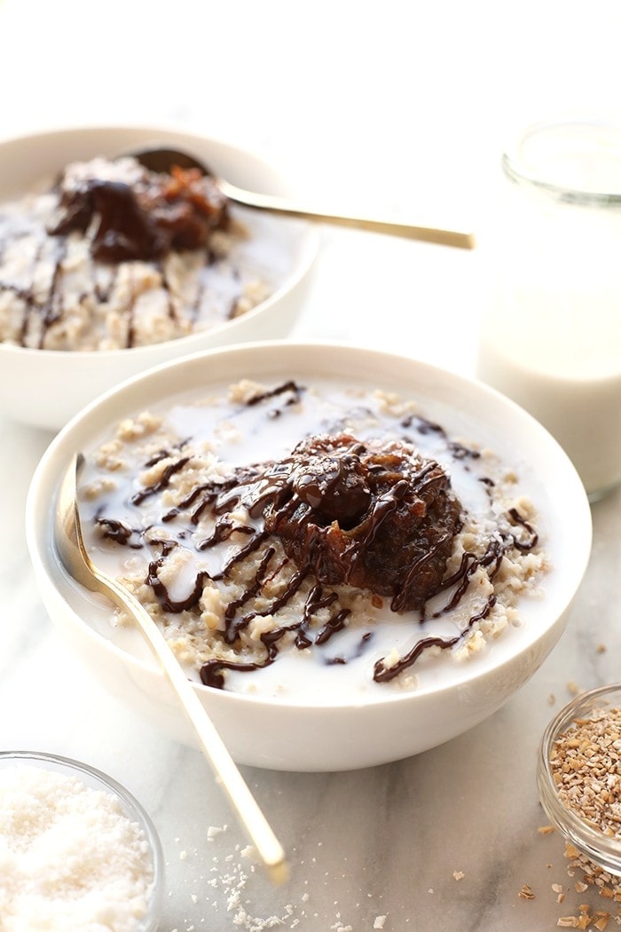 Use your slow cooker to make this decadent Crock Pot Samoa Steel Cut Oatmeal made with a coconut oatmeal base topped with homemade date caramel and a drizzle of chocolate! 