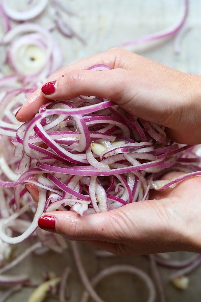 Ever wonder how to make delicious, flavorful caramelized onions? This tutorial will take out all of the hard work by showing you how to make caramelized onions in the oven! 