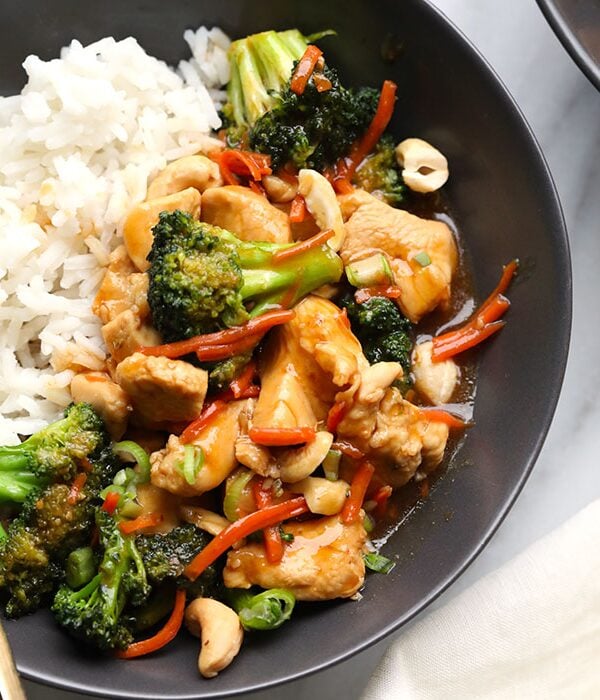 chicken stir fry in bowl