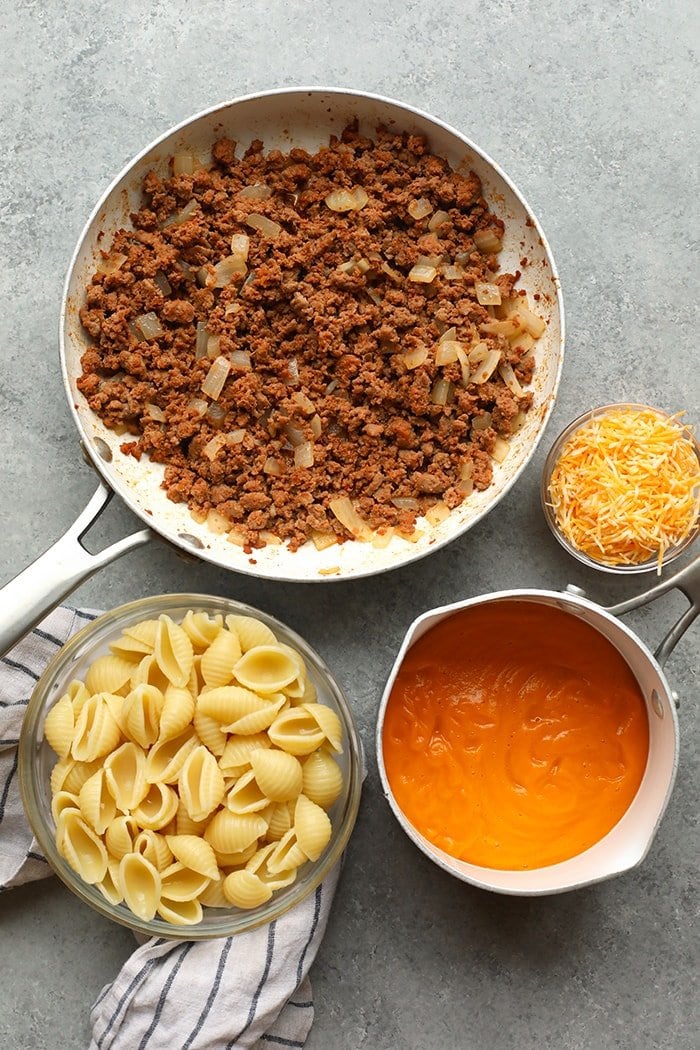 hamburger casserole ingredients in dishes