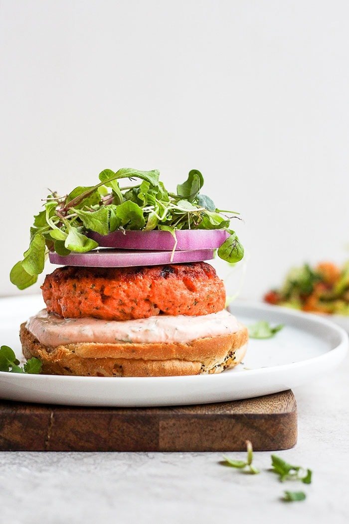 salmon burgers with sriracha aioli