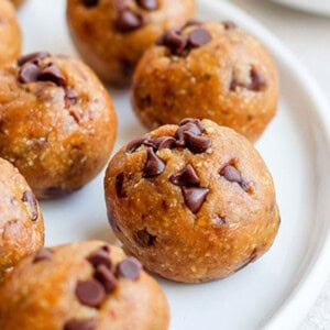 chocolate chip energy balls