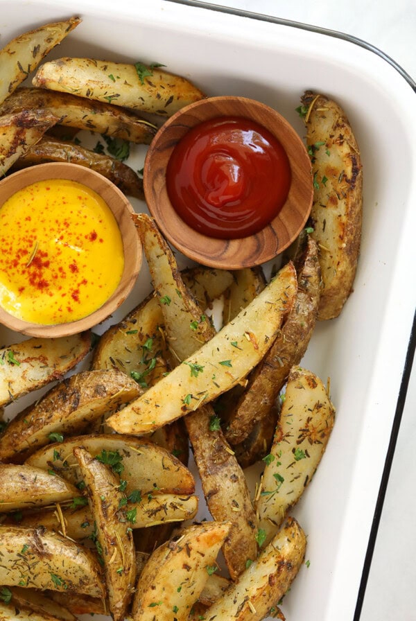 potato wedges in platter.