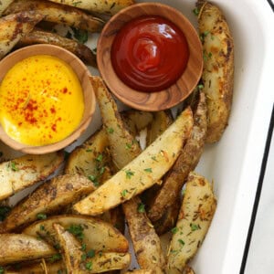 potato wedges in platter.