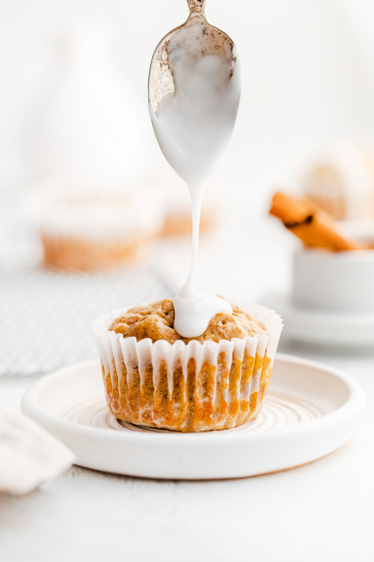 carrot muffins with frosting