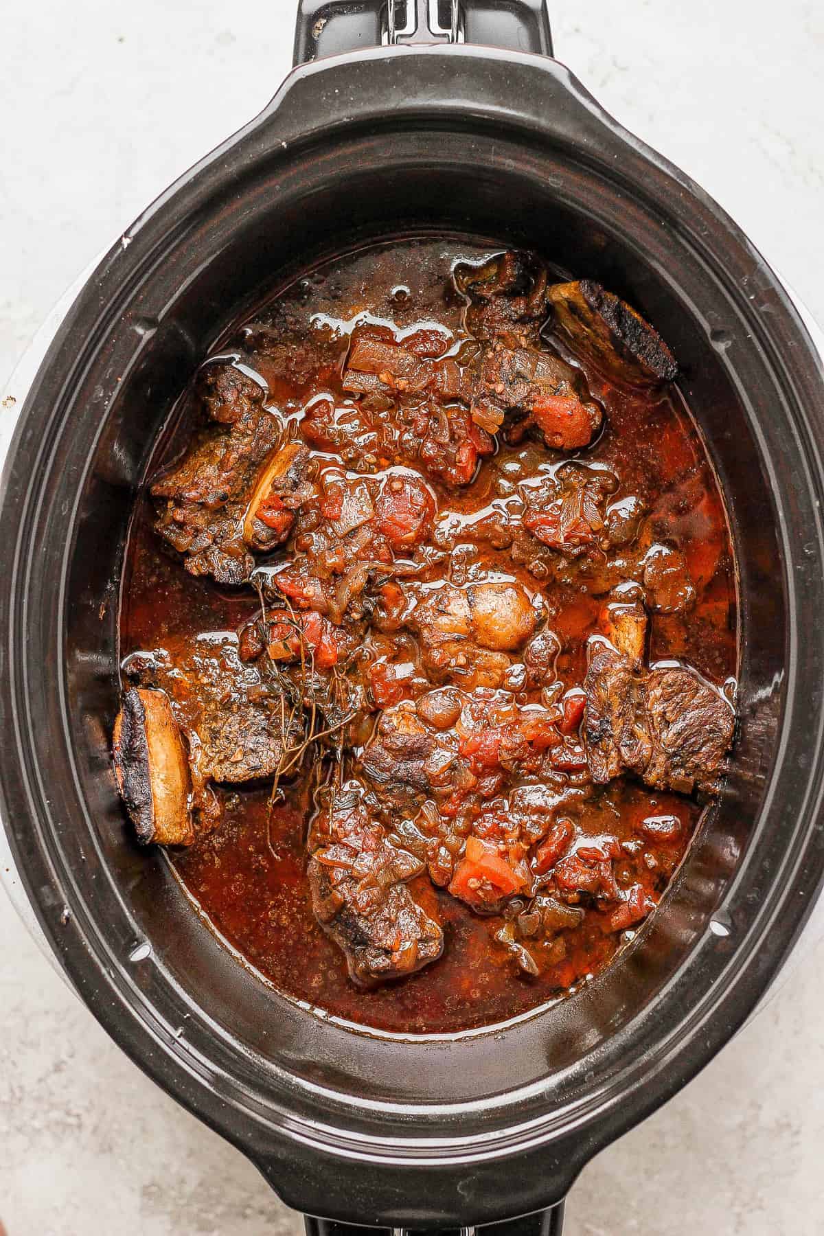 Short rib regu in a slow cooker