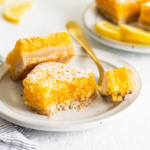 lemon bars on plate.