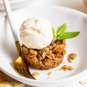 mini apple crisp in bowl.