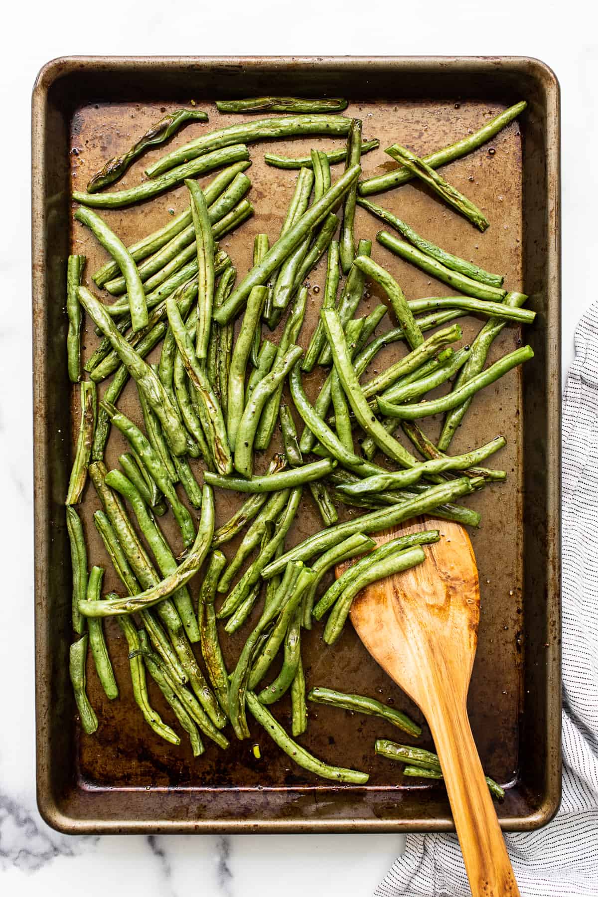 Green beens on a baking sheet. 