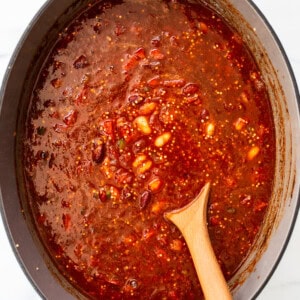 quinoa chili in pot.