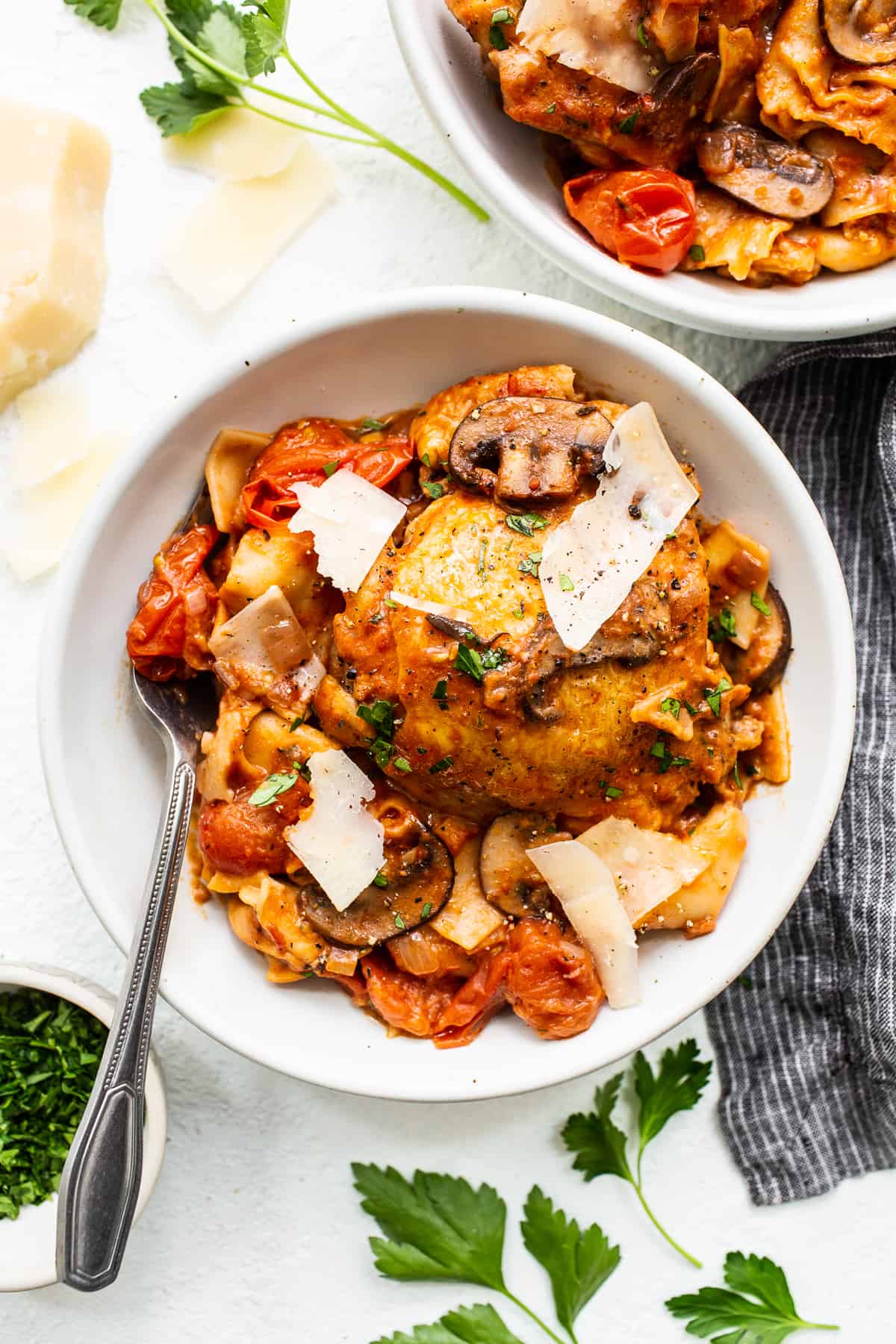 Pappardelle with chicken thighs in a bowl.