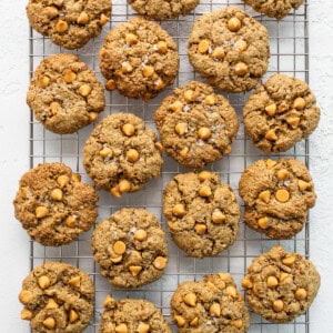 chilling cookies in wire rack.