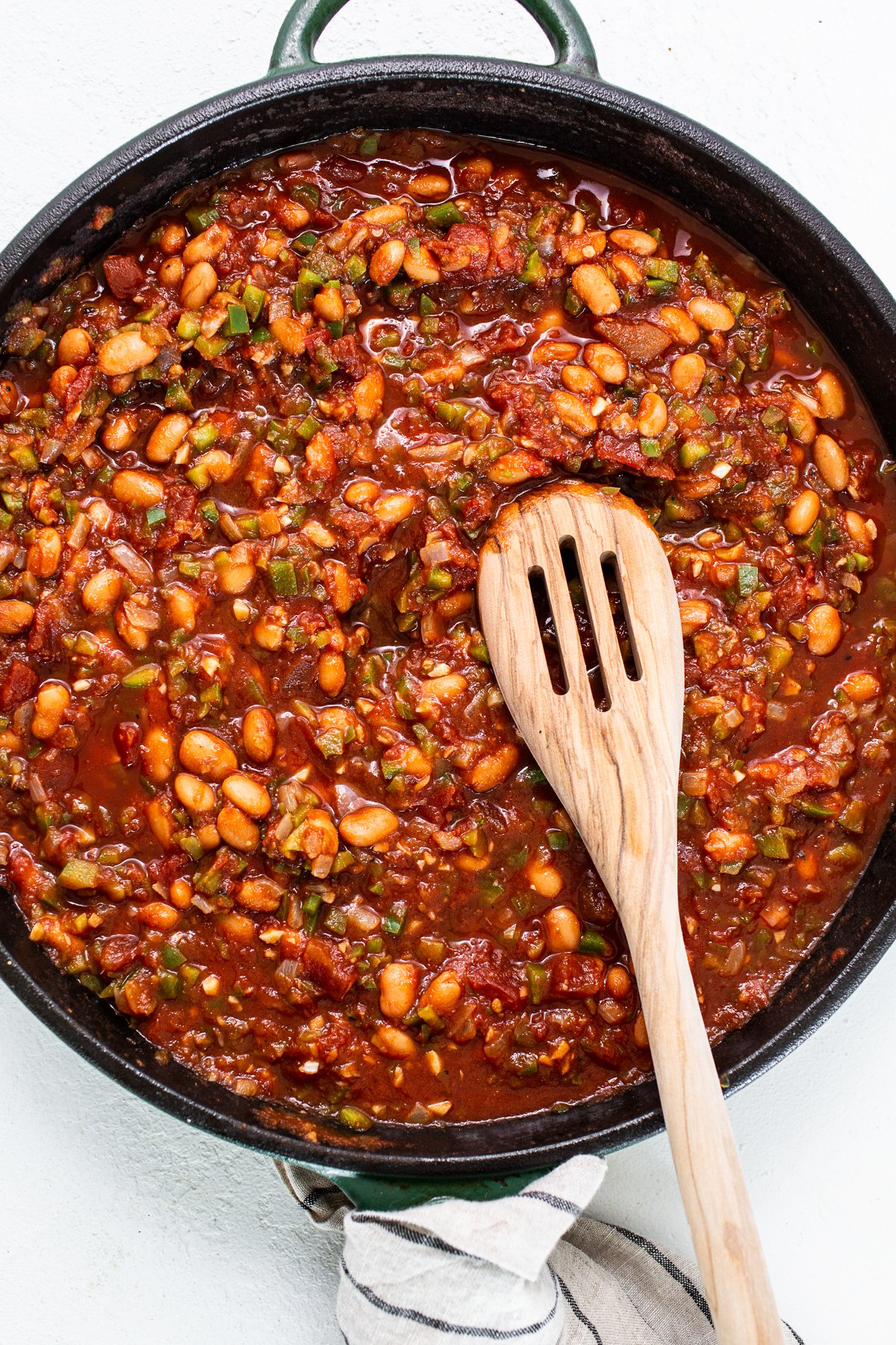 sauce and beans in cast iron.