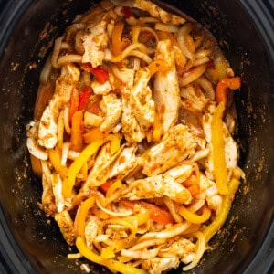 Chicken and peppers in a slow cooker.