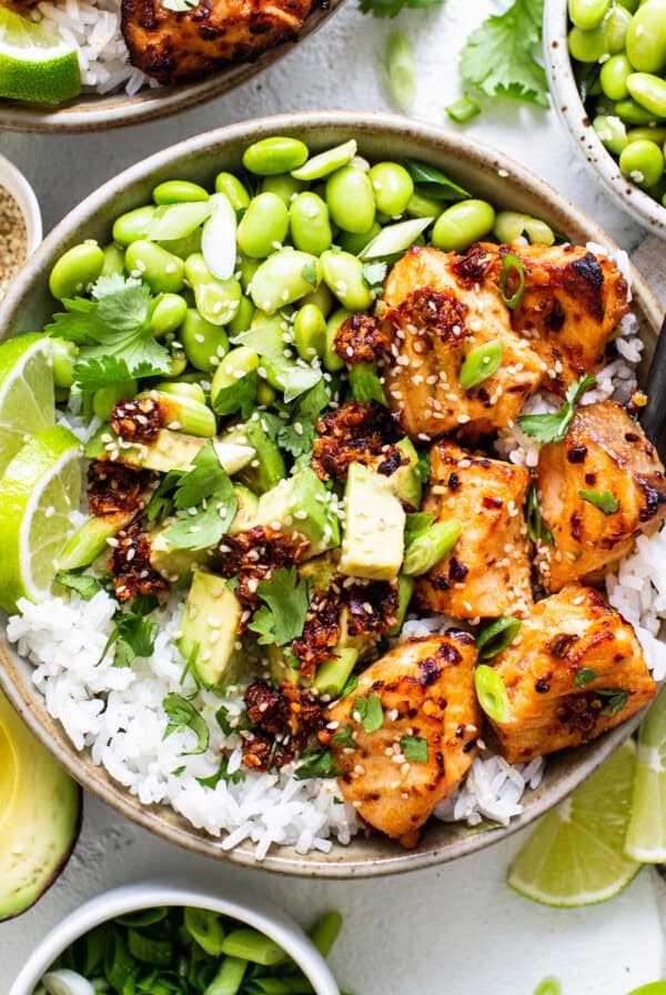 a bowl filled with rice, peas, and chicken.